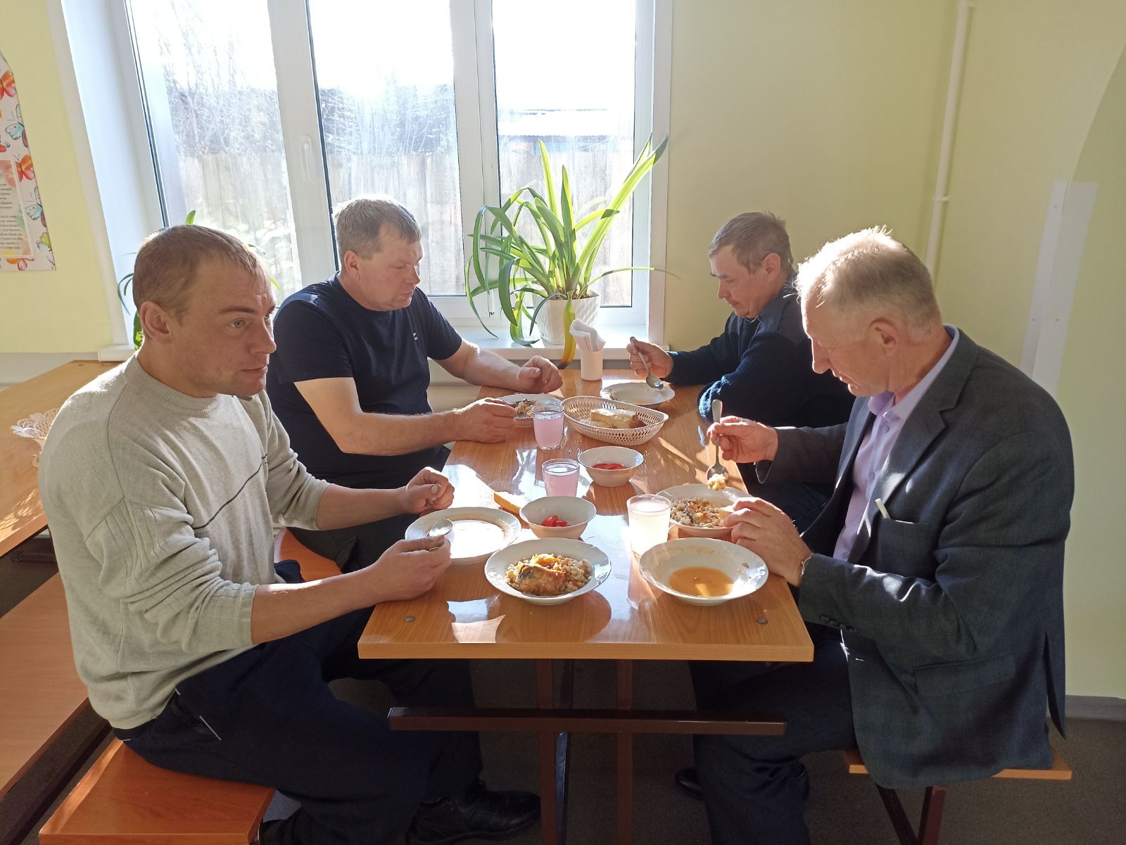 Изображения столовой.